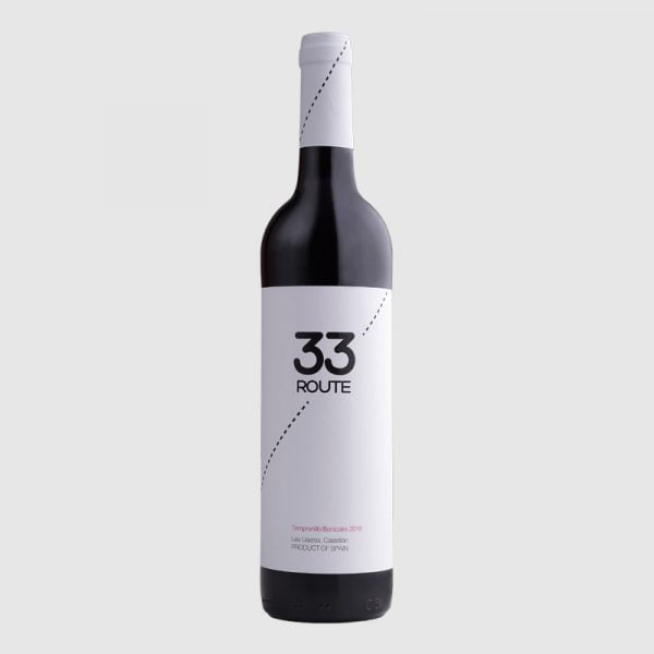 33 Route vino tinto elaborado con las variedades Tempranillo y Bonicaire de Bodega Les Useres – IGP Vinos de la Tierra de Castellón.