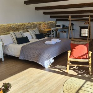 Habitación abuhardillada en Casa Rural El Carrascal