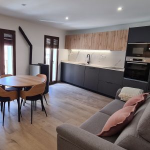 Zona comedor en alojamiento rural El Carrascal