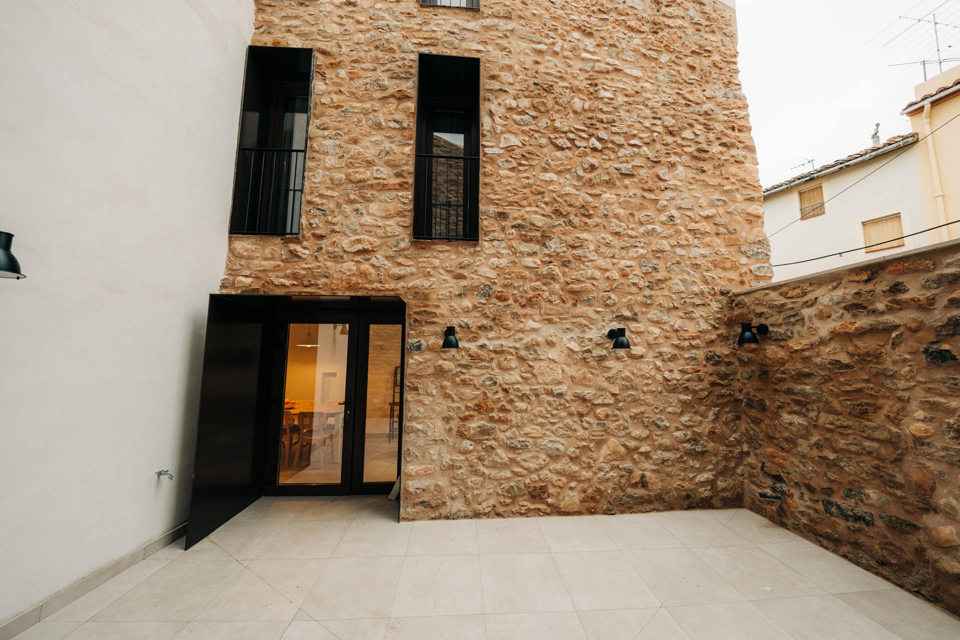 Fachada de Casa Els Pardos, casa rural en el interior de Castellón